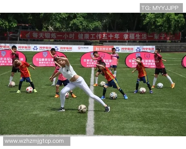 足球明星的魅力瞬间与精彩元素图文展示尽显球场风采与激情